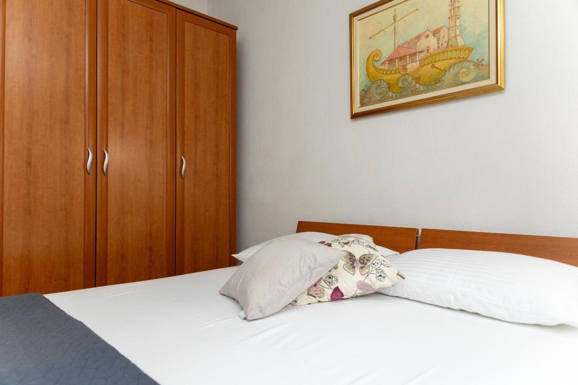 Apartments Dijana Prigradica Luaran gambar
